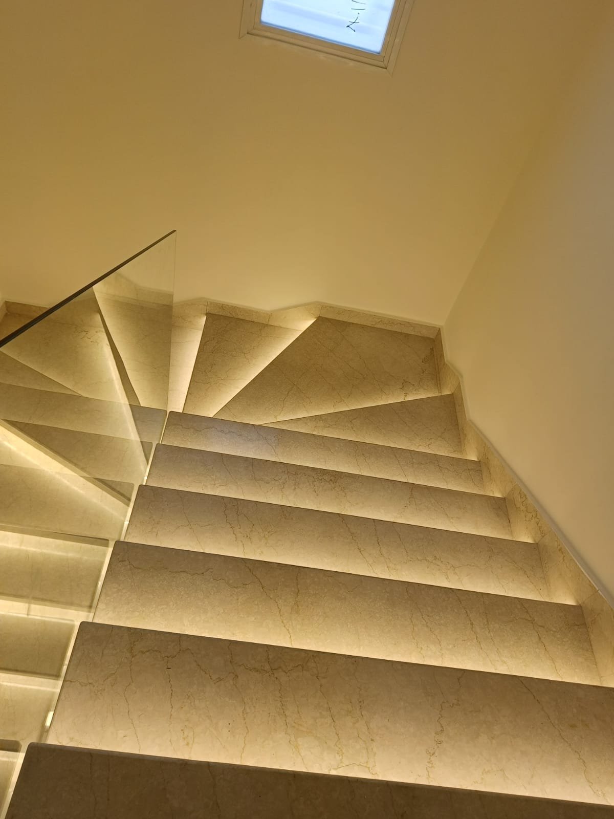 Treppe mit Glasgelaender